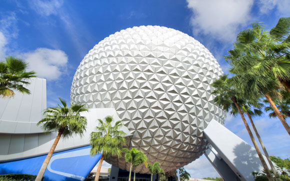 Em Spaceship Earth, a história da comunicação e a importância dela nos dias de hoje é contada por cenários quase vivos e narrações pela atriz Judi Dench.