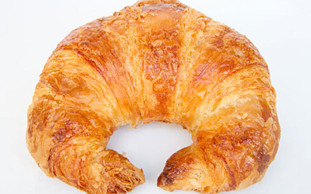 como comer croissant