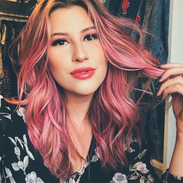 famosas-cabelo-rosa-niina-secrets