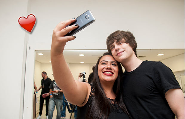 Jake Bugg distribui (muitos!) sorrisos em show em SP e no camarim