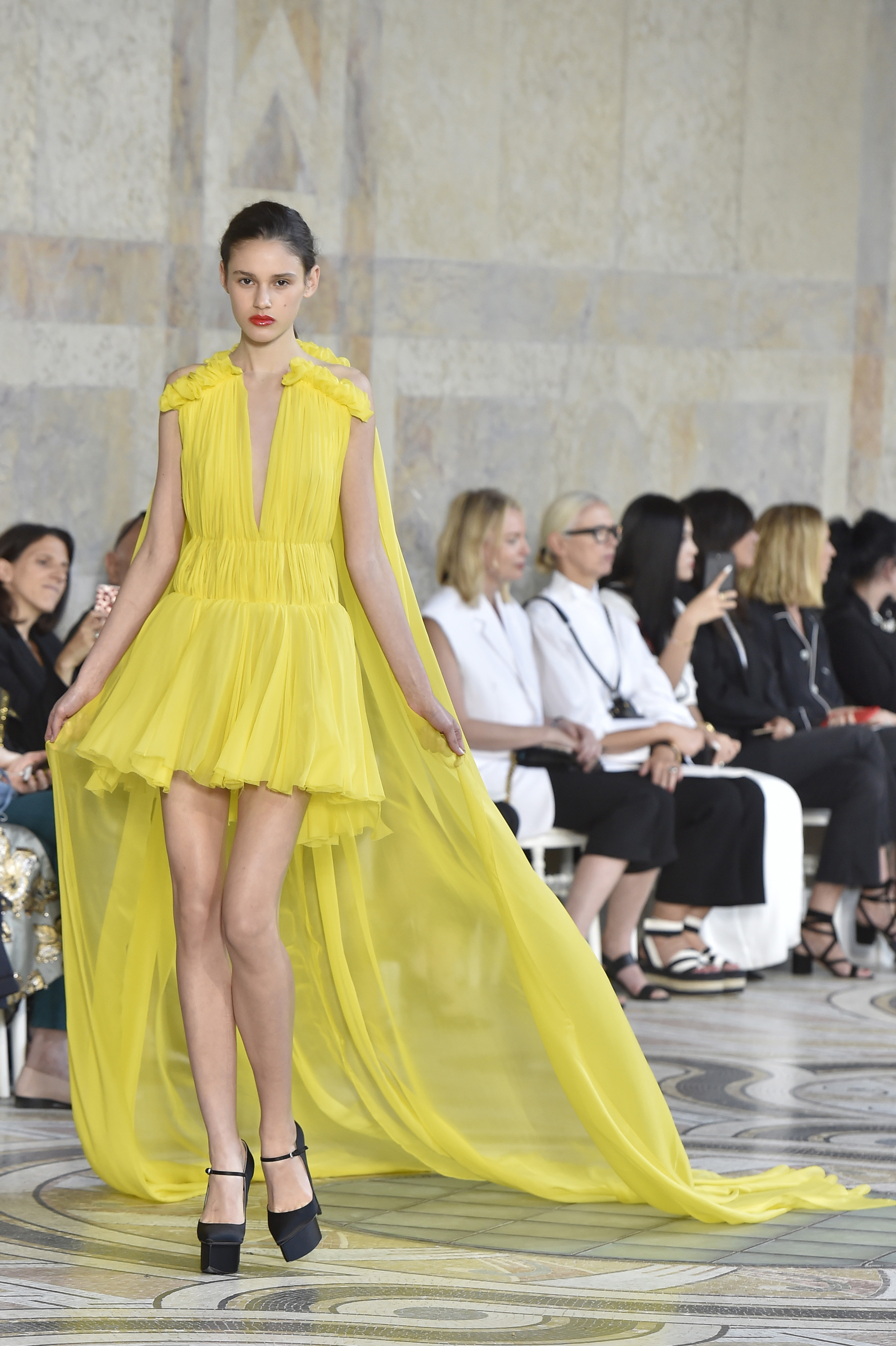 Giambattista Valli - Couture Fall 2017 Runway - Paris Haute Couture Fashion Week