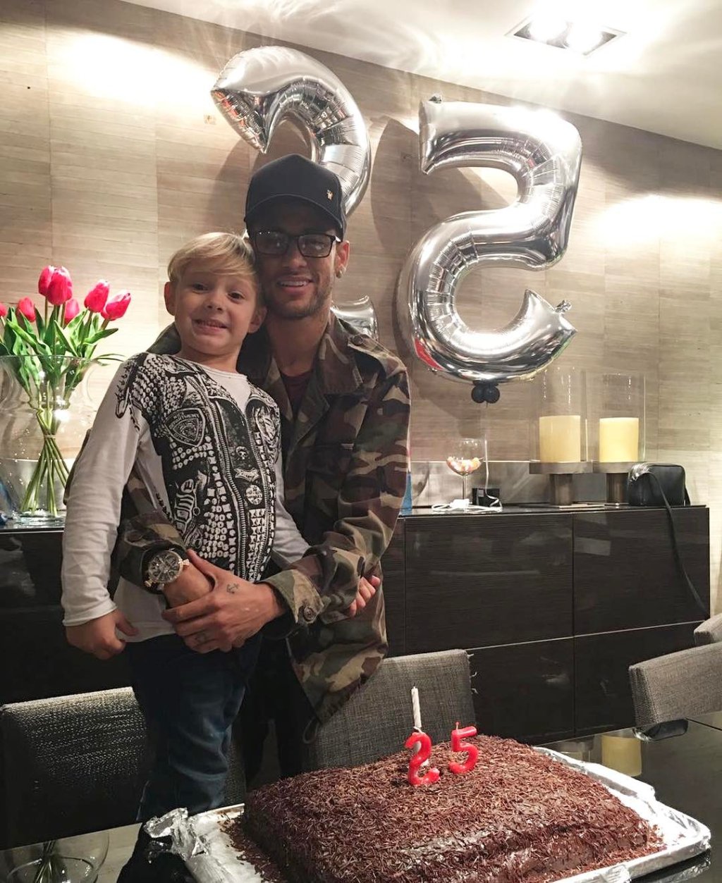 davi-lucca-usa-look-igual-neymar-festa-6-anos