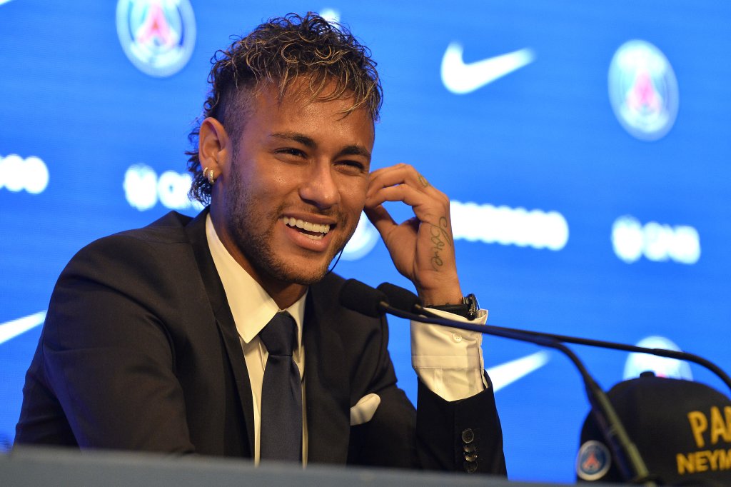 Neymar Signs For PSG