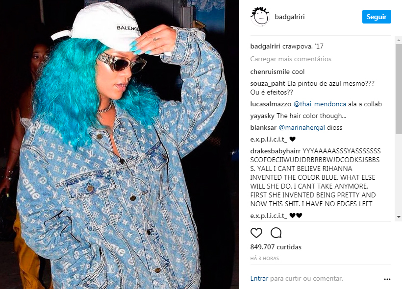 rihanna cabelo azul bone