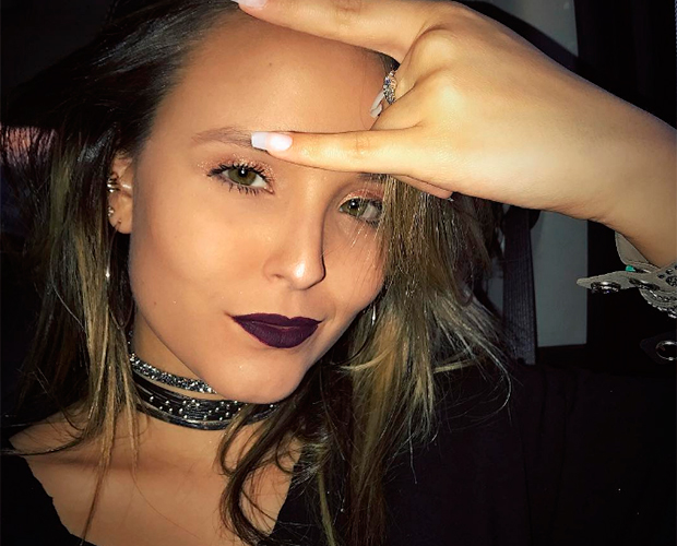 larissa manoela maquiagem batom roxo