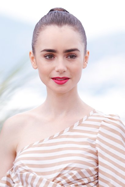 Lily Collins já revelou que, na adolescência, <a href="https://performance.capricho.abril.com.br/beleza/lily-collins-fala-sobre-sobrancelhas-ser-diferente-e-lindo/">tinha muita insegurança em relação aos fiozinhos</a>. Ainda bem que hoje ela não se sente mais assim!