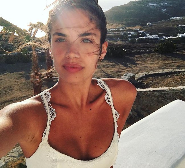 Sara-Sampaio-sem-maquiagem