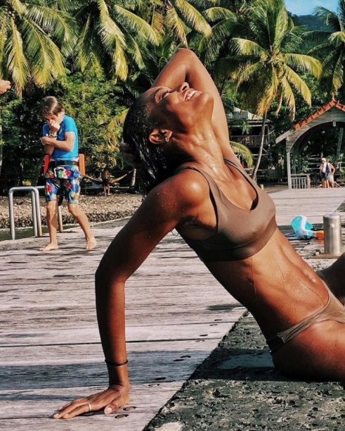 Os modelos esportivos também combinam com a tendência nude, como este usado pela modelo Mélodie Monrose. Os modelos esportivos também combinam com a tendência nude, como este usado pela modelo Mélodie Monrose.