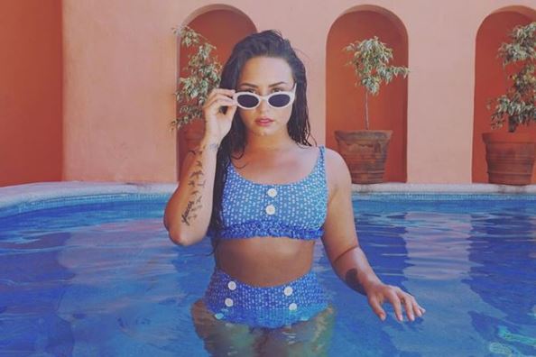 demi-lovato-look-verão-biquíni