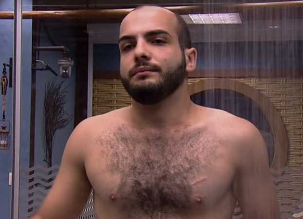 mahmoud-toma-banho-pelado-bbb18