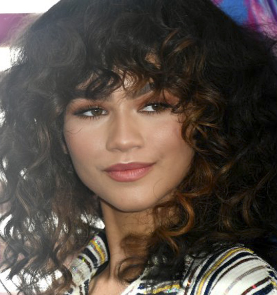 zendaya-faz-a-propria-maquiagem