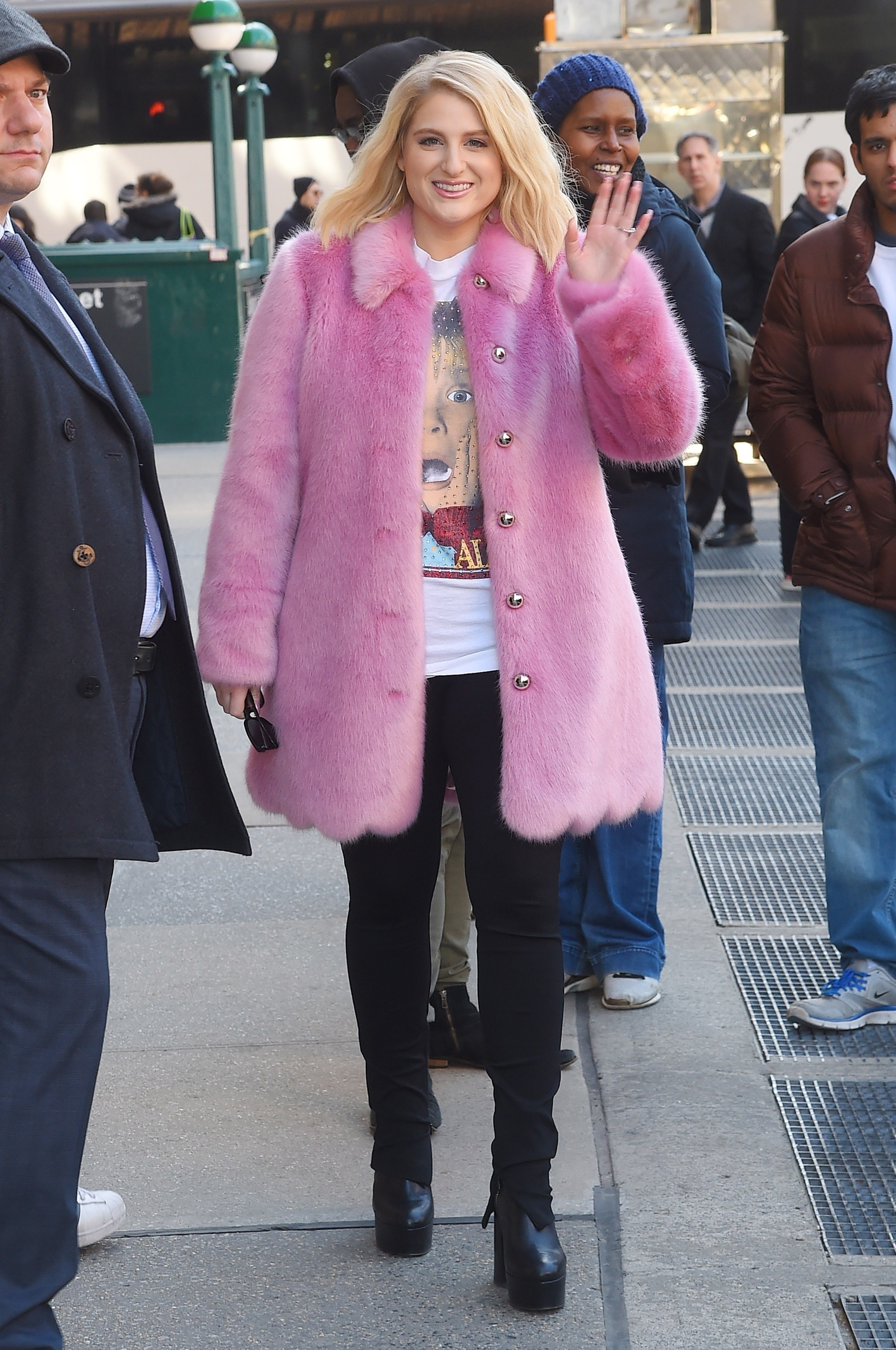 meghan-trainor-street-style