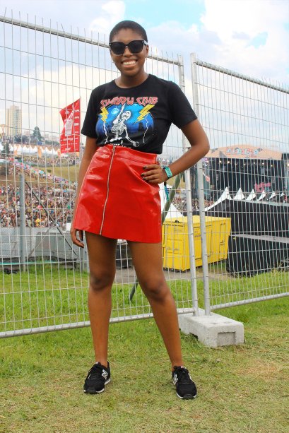 Uma tendência forte dos próximos meses apareceu nos looks do Lolla: a saia de vinil. <b>Juliana Adão, 24</b>, apostou em um modelo vermelho lacrador.