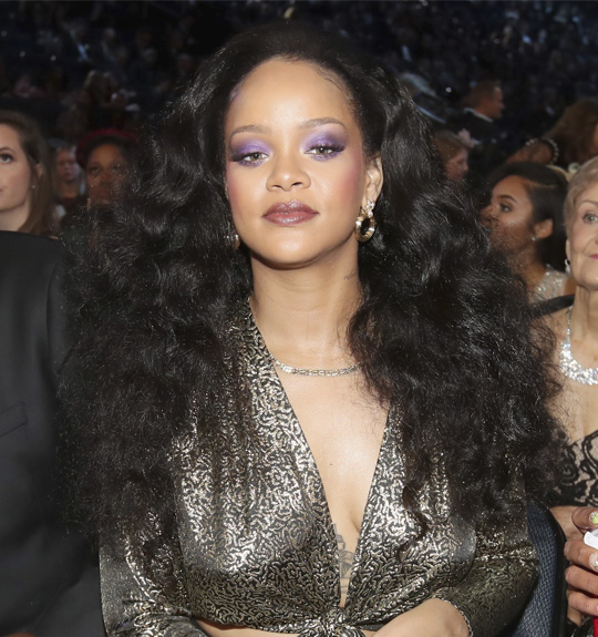 rihanna-cabelo-volumoso