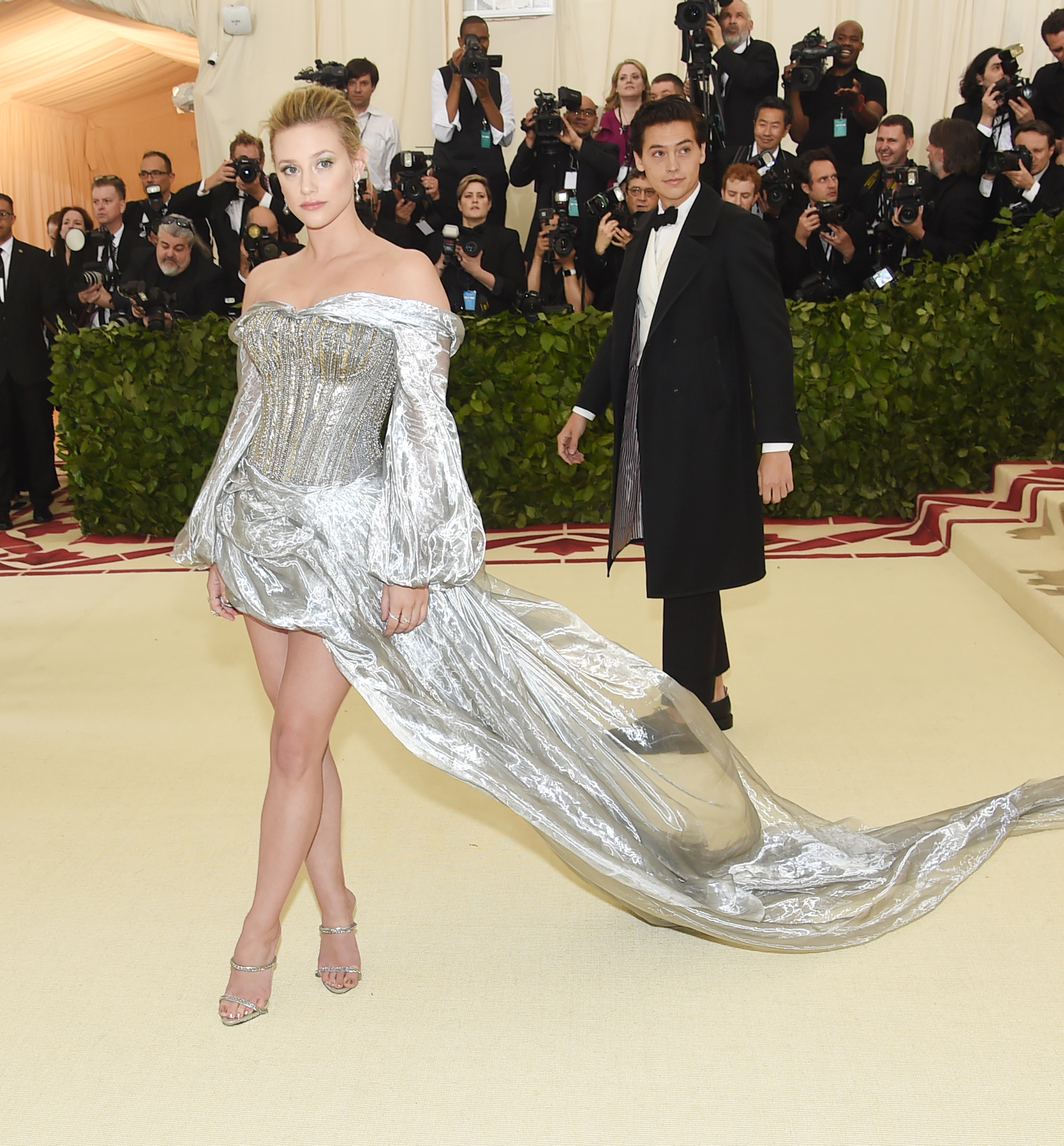 lili-reinhart-met-gala lili-reinhart-met-gala