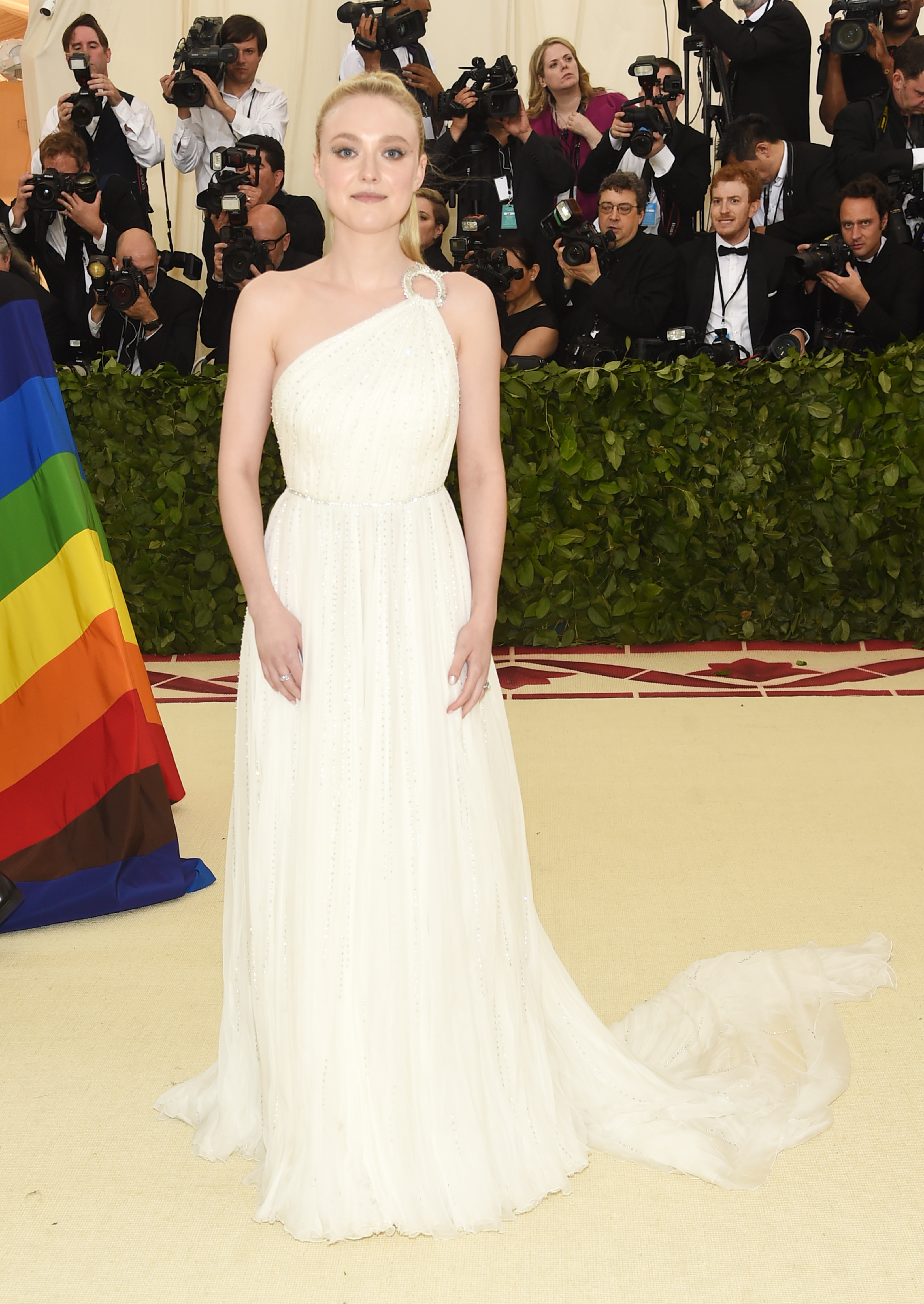 dakota-fanning-met-gala dakota-fanning-met-gala