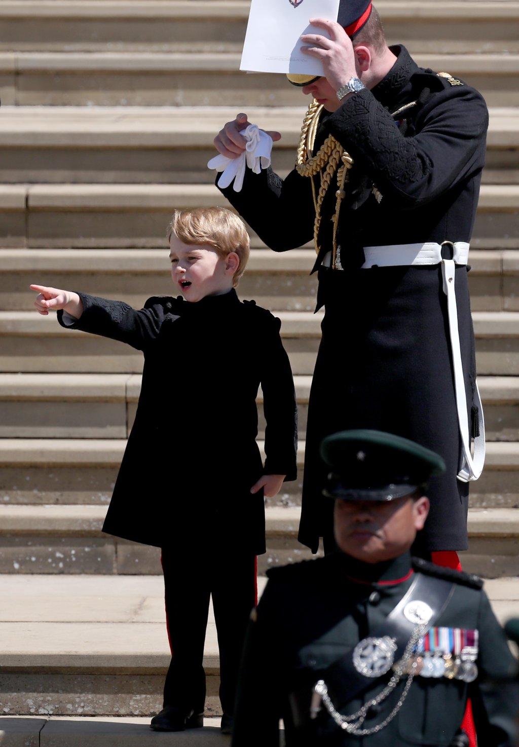 principe-george-de-calças-casamento-meghan-harry