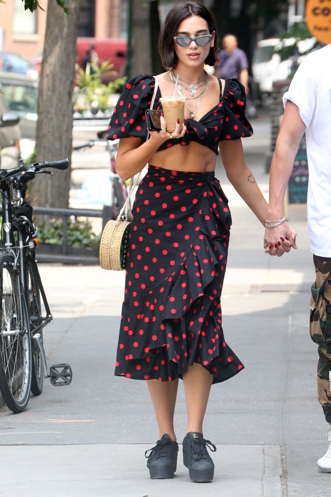 dua-lipa-look-do-dia-street-style dua-lipa-look-do-dia-street-style