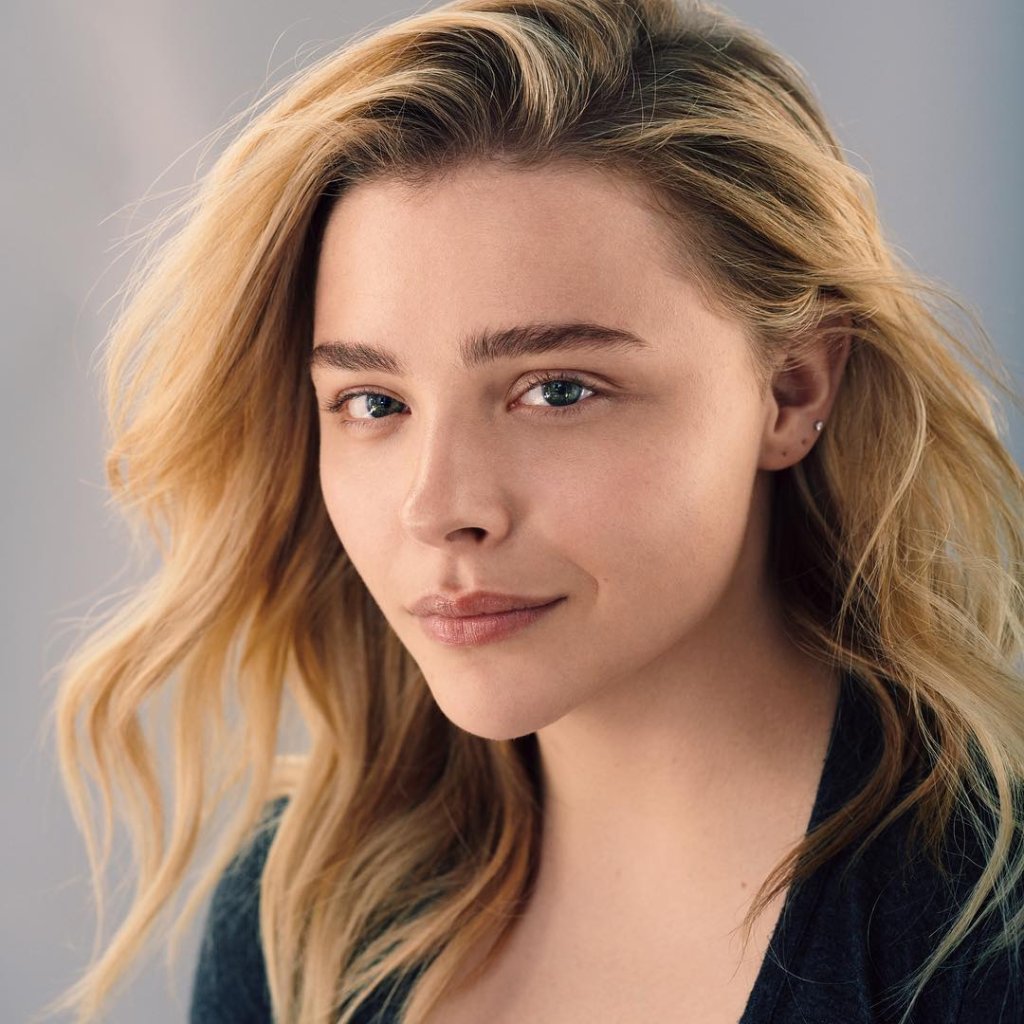 chloe-moretz-sem-maquiagem-acne