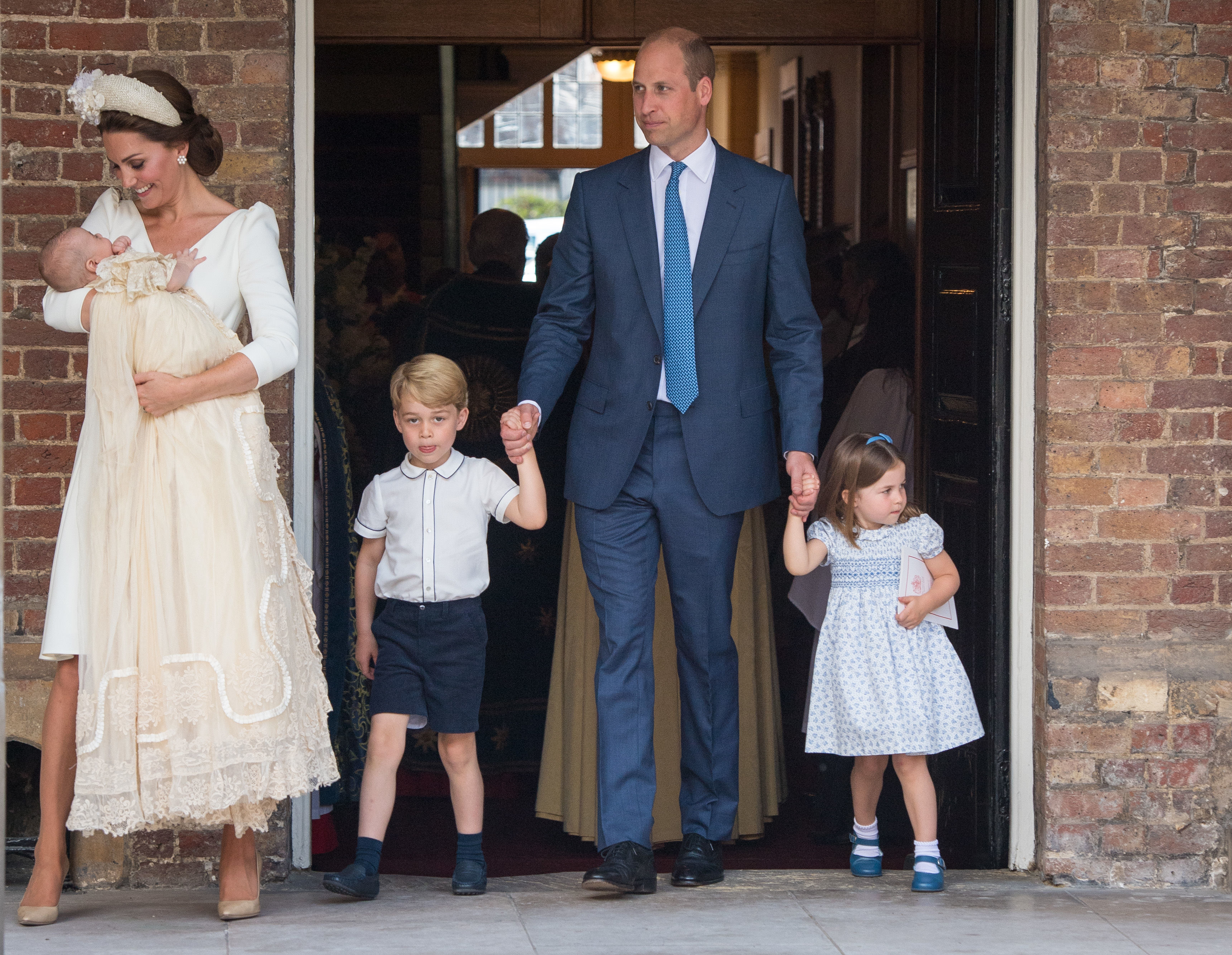 batizado-principe-louis-charlotte-george-william-kate batizado-principe-louis-charlotte-george-william-kate