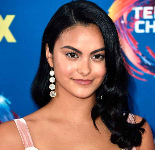 make-cabelo-famosas-teen-choice-awards-2018-camila-mendes