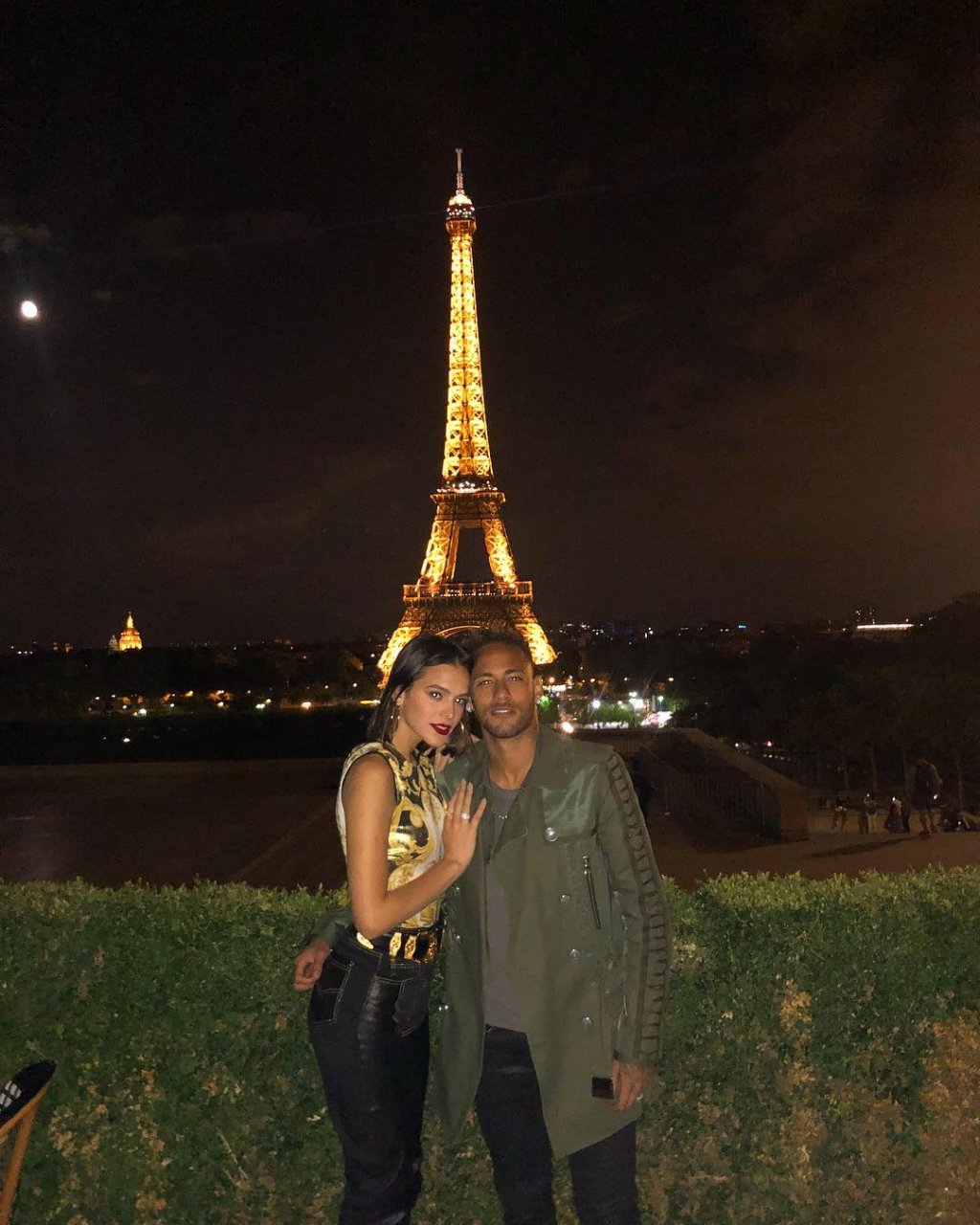 neymar-bruna-marquezine-torre-eiffel-paris