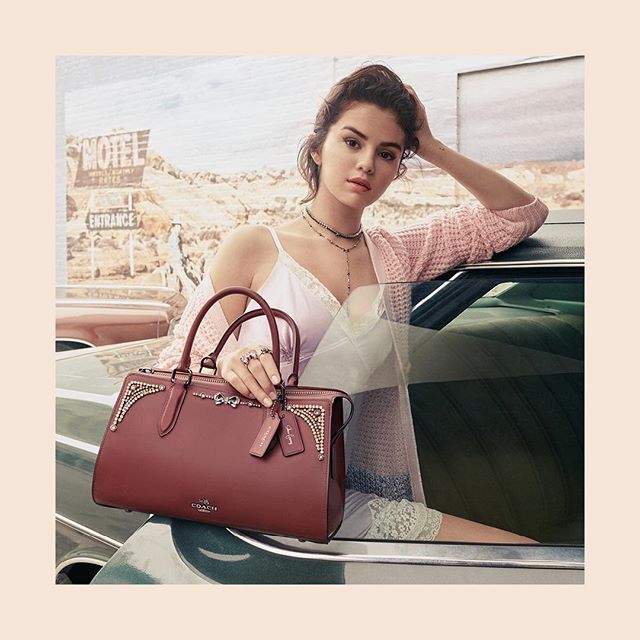 selena-gomez-coach