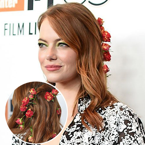 emma-stone-acessorio-cabelo-flor