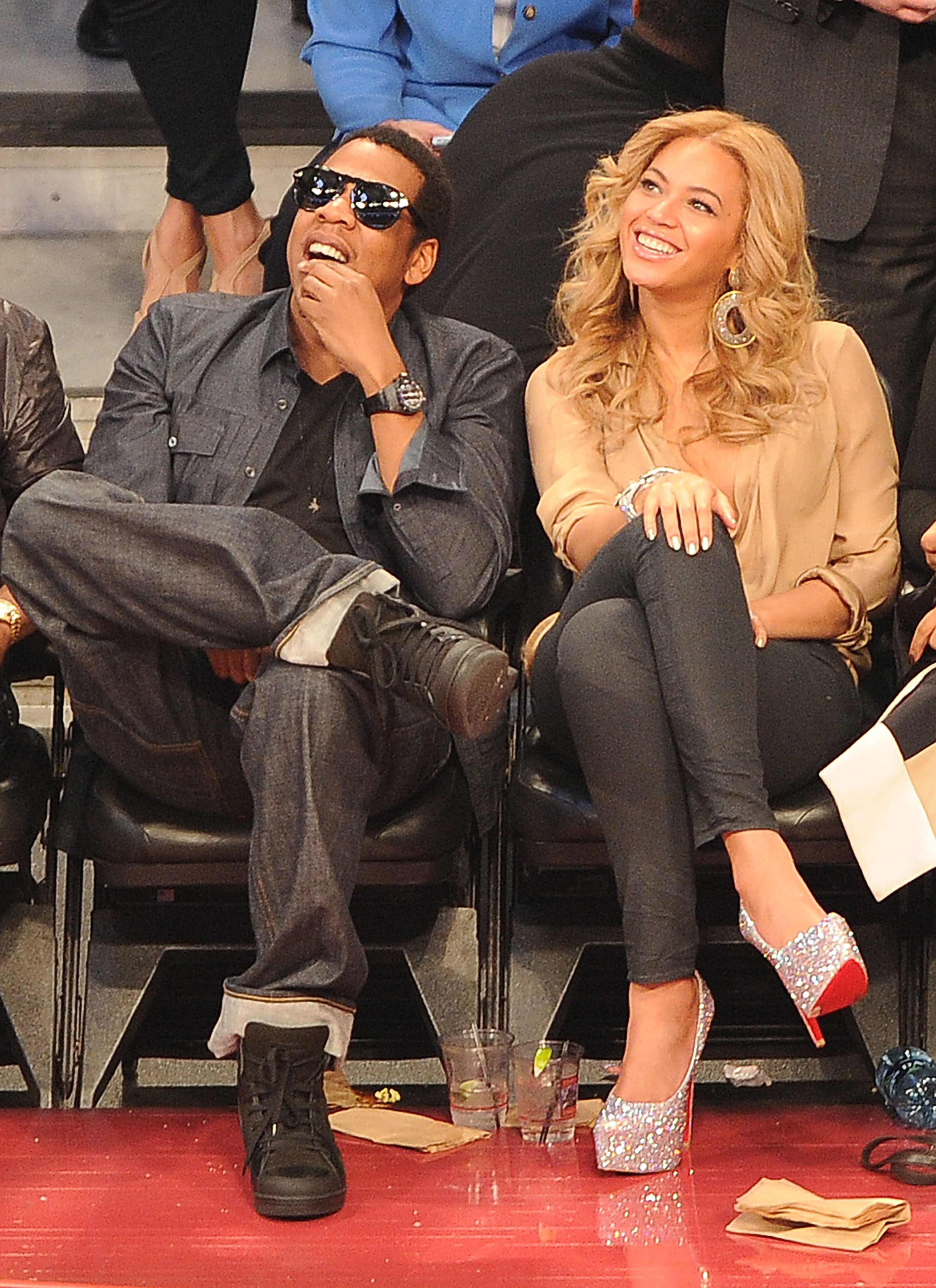 Beyoncé e seus sapatos de sola vermelha Louboutin.