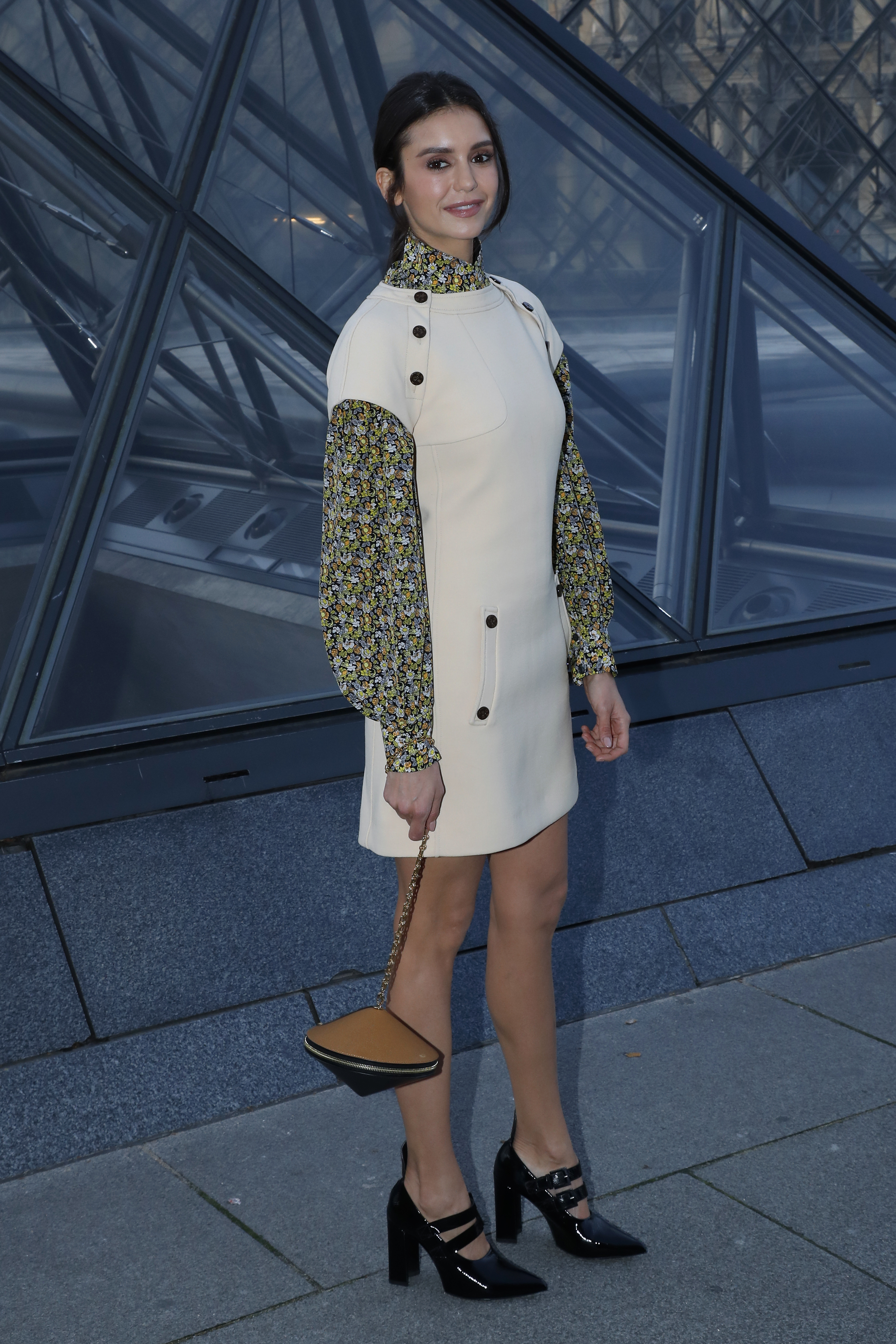 Louis Vuitton : Front Row – Paris Fashion Week Womenswear Fall/Winter 2019/2020 Nina Dobrev no desfile de Inverno 2020 da Louis Vuitton.