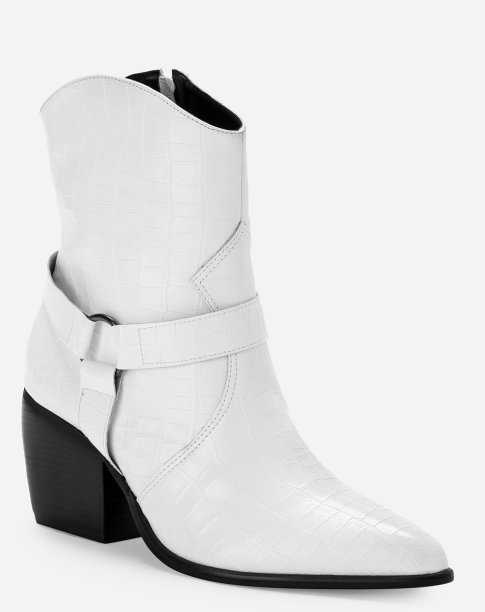 Bota Amaro (R$ 299,90*). Bota Amaro (R$ 299,90*).