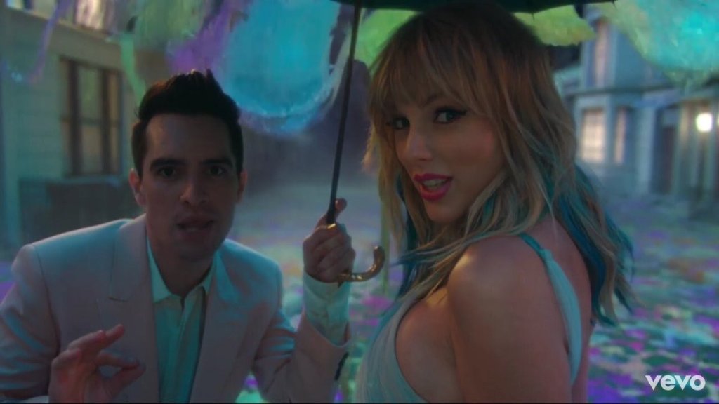 taylor-swift-clipe-me-cabelo-azul