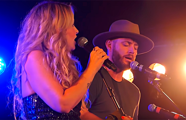 Jensen Ackles, de Supernatural, canta ‘Shallow’ em convenção de fãs na Itália