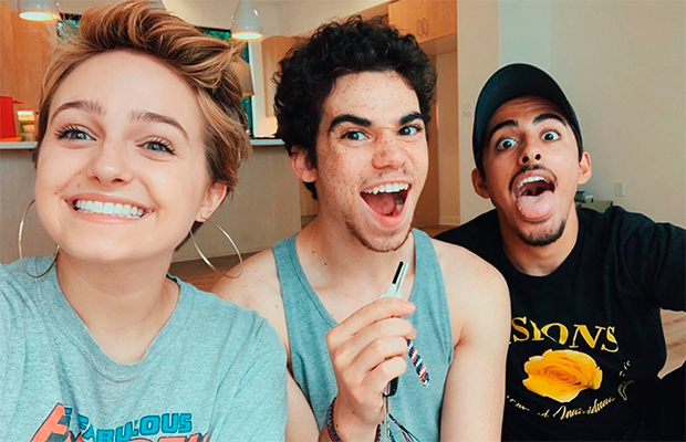 Dove Cameron, Debby Ryan e mais famosos postam homenagens a Cameron Boyce