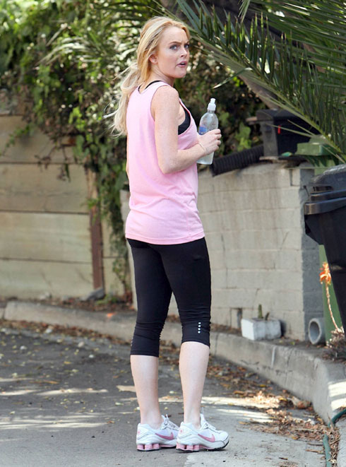 lindsay-lohan-nike-shox Lindsay Lohan usando tênis Nike Shox nos anos 2000