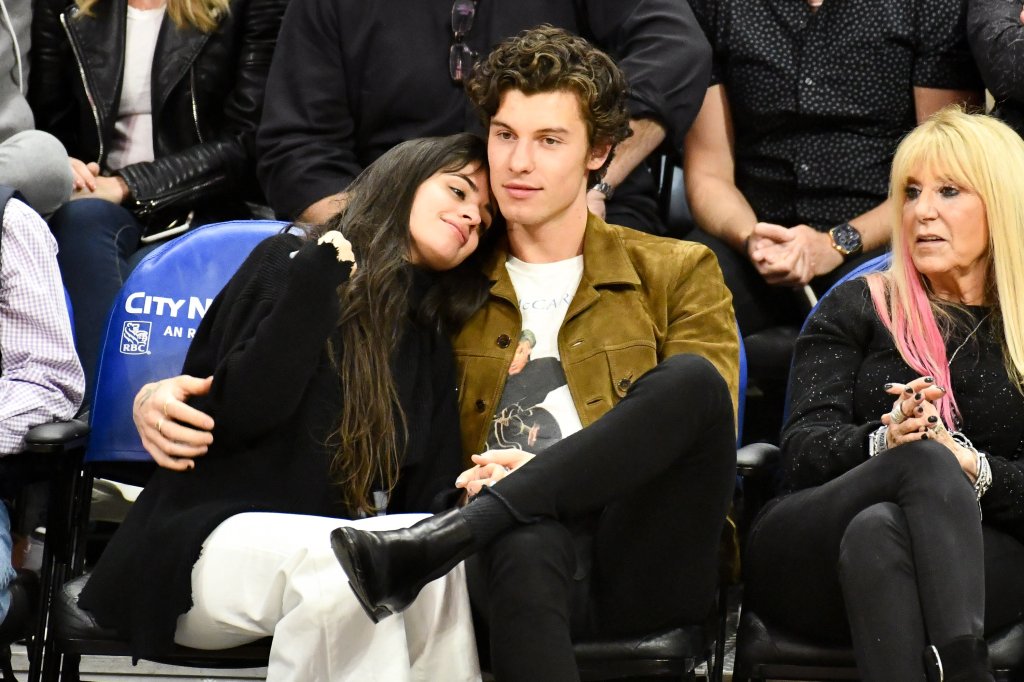 shawn-mendes-camila-cabello-jogo-basquete