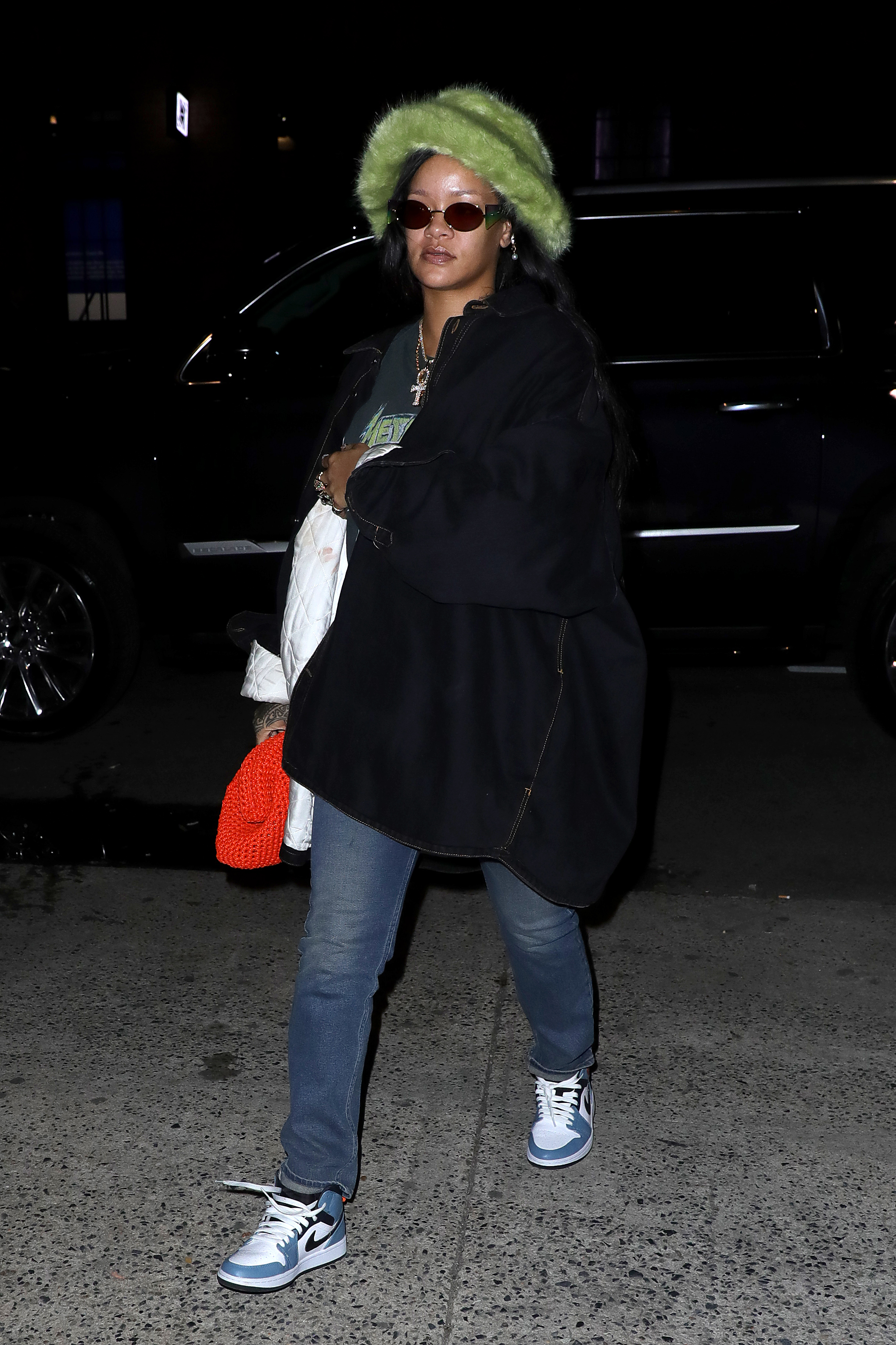 bucket-hat-rihanna