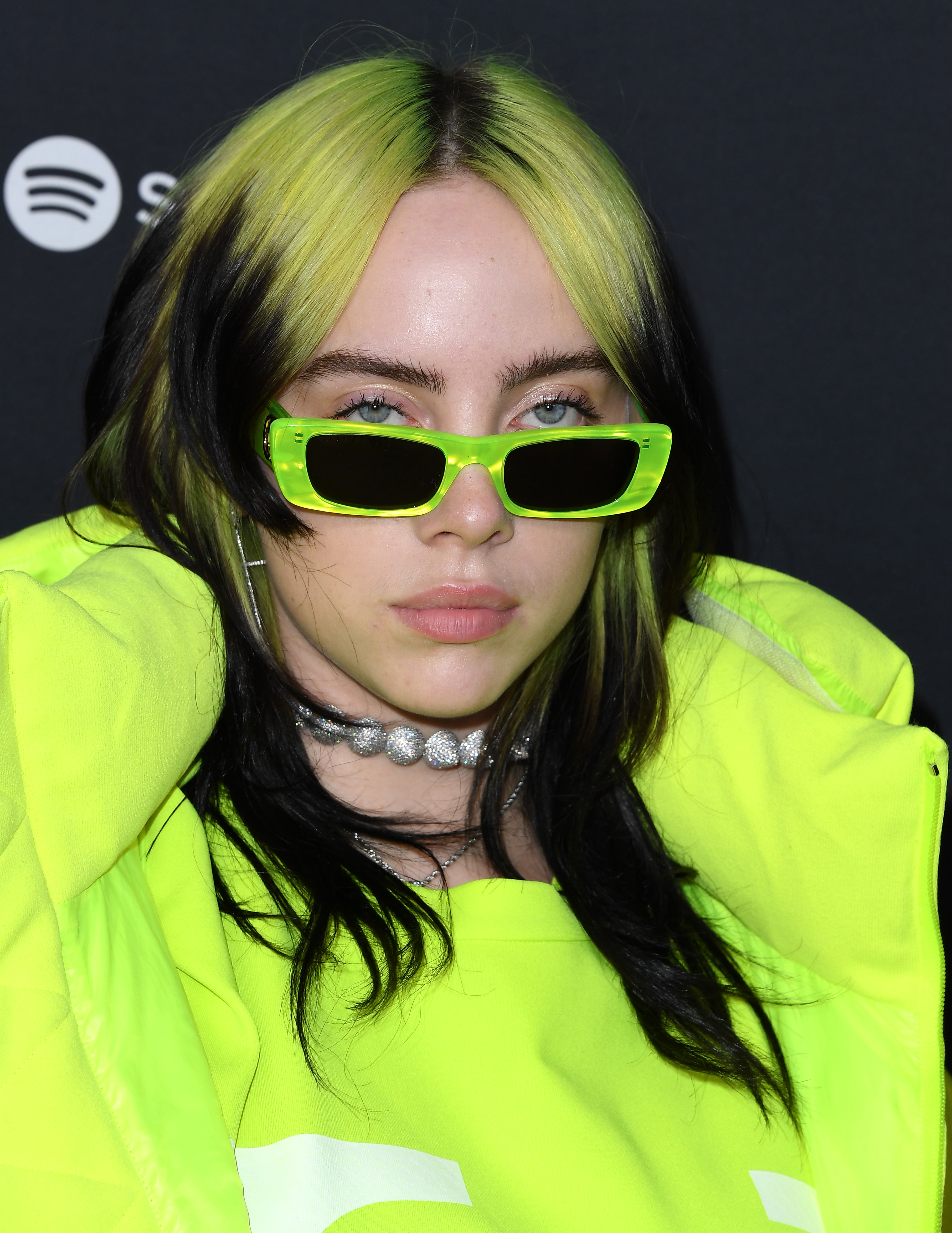 Billie Eilish Billie Eilish e seus óculos verdes retangulares da Gucci