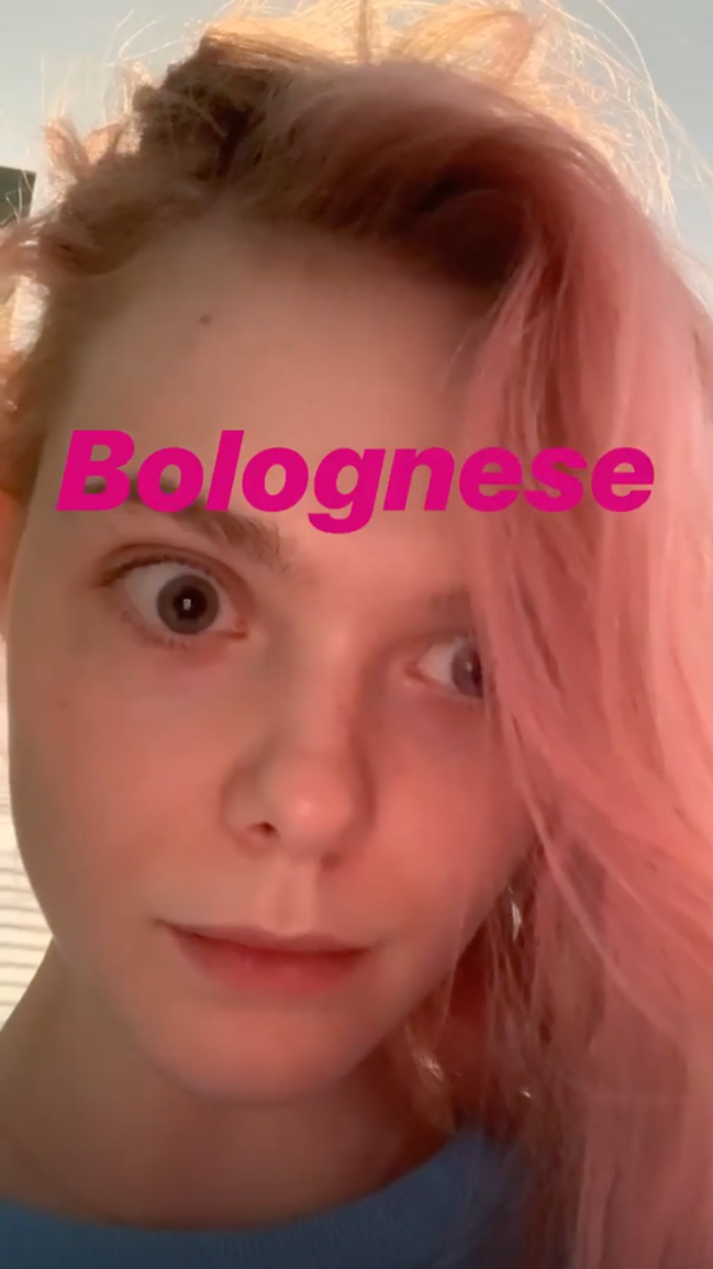 Elle Fanning cabelo rosa 2