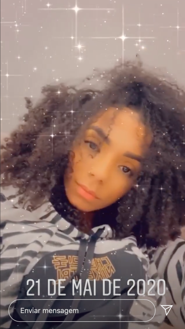 Brunna Goncalves cabelo cacheado castanho