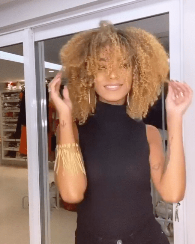 Brunna Goncalves cabelo cacheado