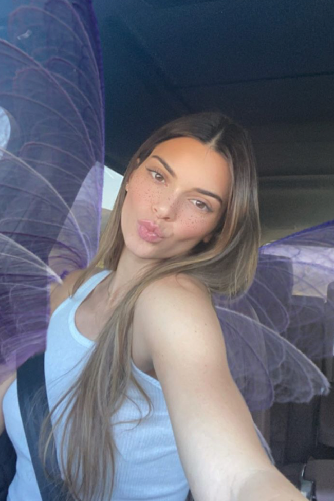 Kendall Jenner de cabelo longo