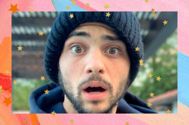 noah-centineo-se-casou-amiga-kylie-jenner Noah Centineo com uma cara de assustado