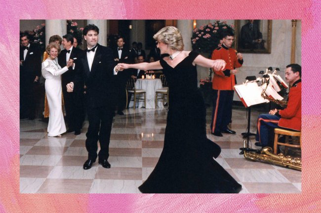 Lady Di dançando com seu icônico vestido preto