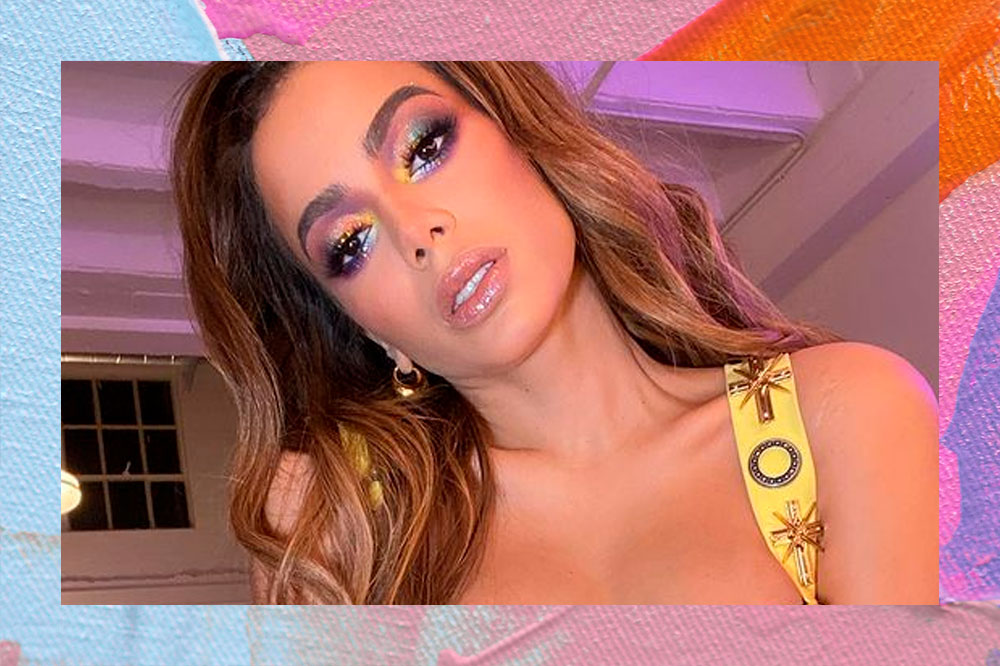 anitta Anitta olhando para câmera