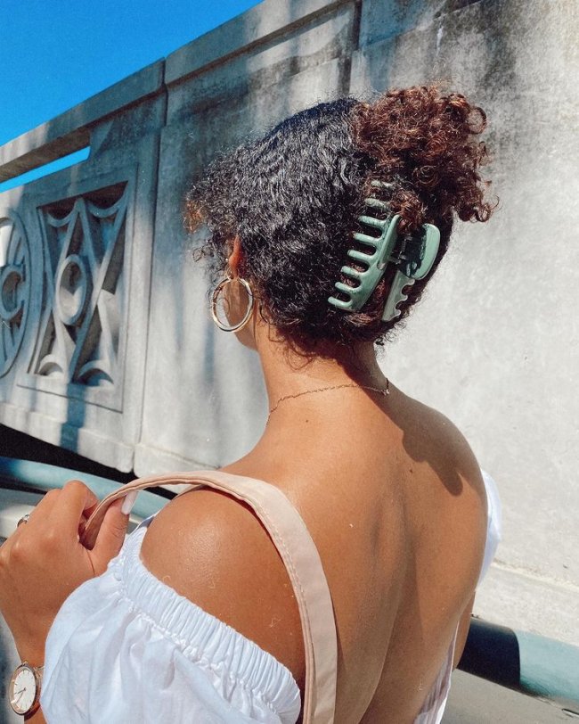 piranha-de-cabelo-ladi.elle coque de altura média preso com piranha de cabelo