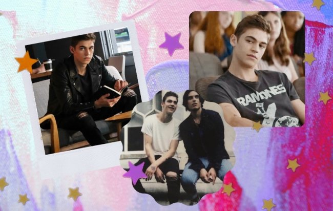 Montagem com 3 fotos do personagem de Hardin Scott do filme After, na primeira foto ele usa jaqueta de couro preta e está escrevendo em seu caderno com uma expressão séria; na outra ele está com o personagem Zed, nesta, Hardin usa camiseta branca e calça jeans com o joelho levemente rasgado, já Zed usa camiseta preta; na última Hero usa uma camiseta do Ramones e tem expressão pensativa.