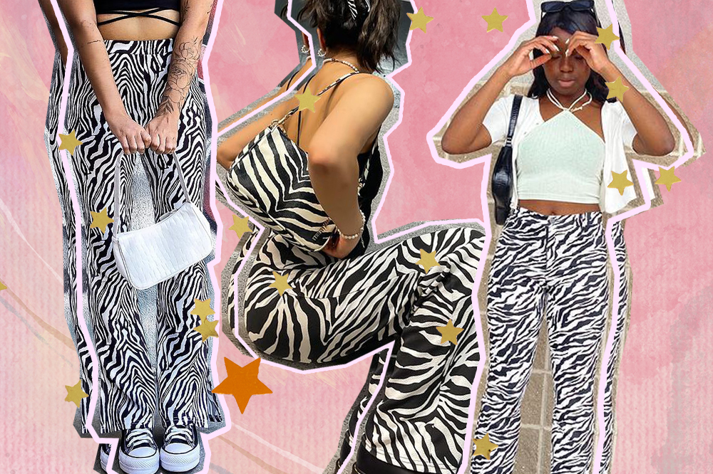 Montagem com três fotos de meninas usando calça com estampa de zebra. À esquerda, dá para ver apenas a calça e um pedaço do top cropped preto, o tênis preto e branco de plataforma e as duas mãos na frente do corpo segurando uma bolsa branca. Ao meio, a garota está de costas, agachada com as pernas dobradas, usando uma bolsa com estampa de zebra pendurada no ombro, uma piranha de cabelo e as duas mãos no quadril. À direita, a garota está com um top cropped branco e um cardigan da mesma cor, a calça, uma bolsa preta pendurada em um dos ombros e as duas mãos perto do cabelo. O fundo da montagem é rosa com estrelinhas amarelas e laranjas.