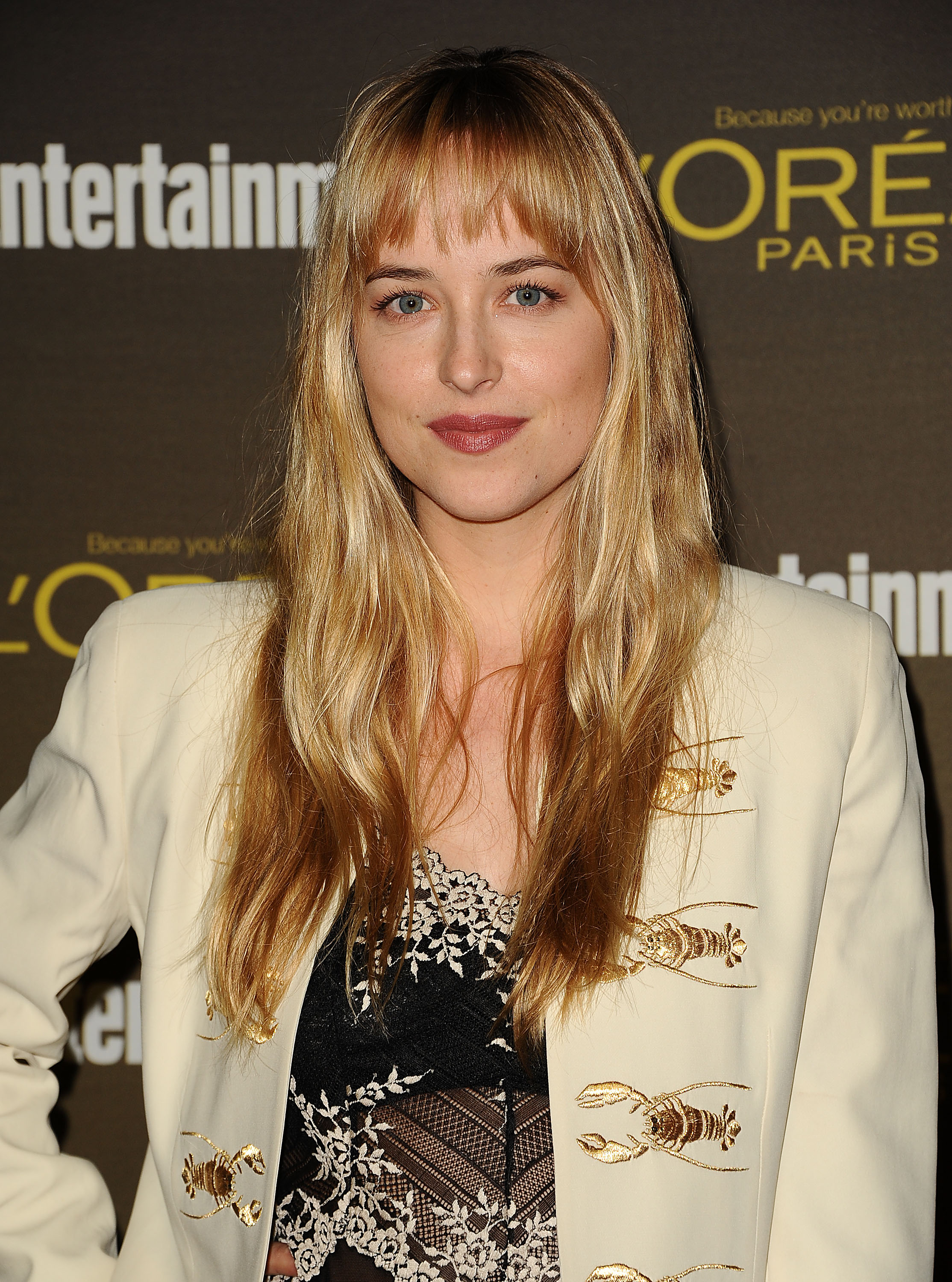 The 2012 Entertainment Weekly Pre-Emmy Party Dakota Johnson em 2012 de cabelo loiro e franjinha