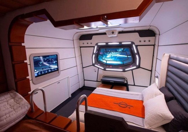 Hotel de Star Wars e montanhas-russas: as novidades de Orlando em 2022 Foto do hotel de Star Wars, na Disney. O quarto imita o interior de uma espaçonave.